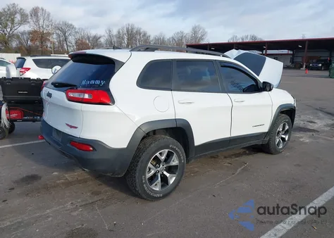 2016 Jeep Cherokee Trailhawk z USA, uszkodzony, nr VIN 1C4PJMBS5GW183968